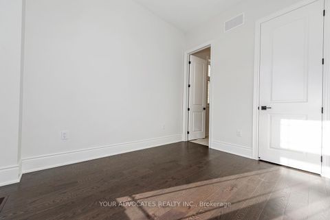 Photo 3 at 275 BALLANTYNE Boulevard, Vellore Village, Vaughan