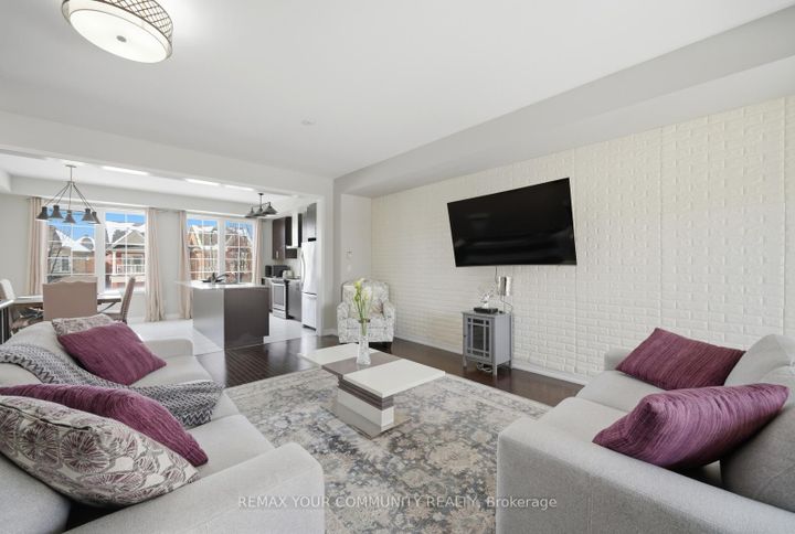 Photo 9 at 41 Torah Gate, Patterson, Vaughan