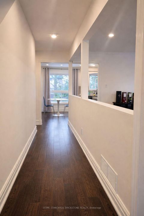 Photo 3 at 122 Lowe Boulevard, Leslie Valley, Newmarket