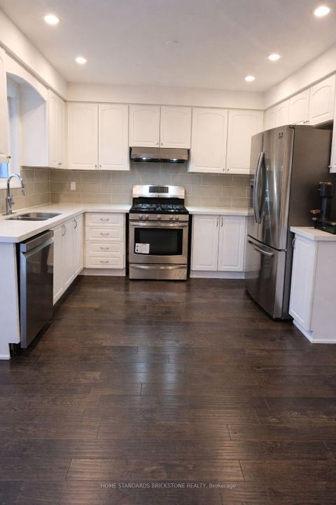 Photo 6 at 122 Lowe Boulevard, Leslie Valley, Newmarket