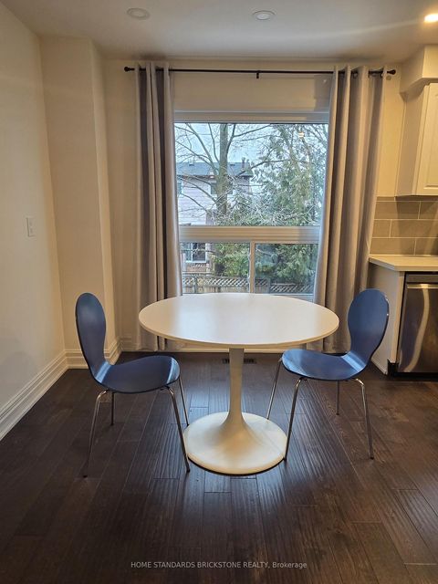 Photo 7 at 122 Lowe Boulevard, Leslie Valley, Newmarket