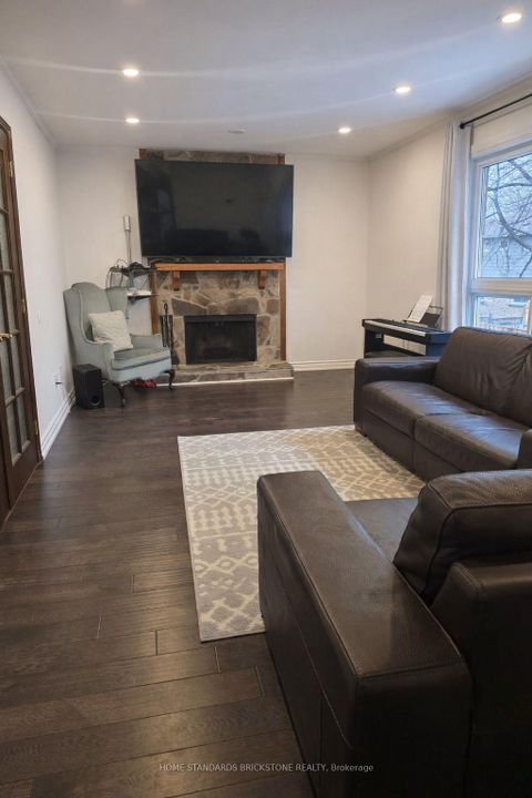 Photo 8 at 122 Lowe Boulevard, Leslie Valley, Newmarket