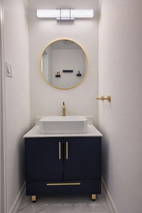 Photo 10 at 122 Lowe Boulevard, Leslie Valley, Newmarket