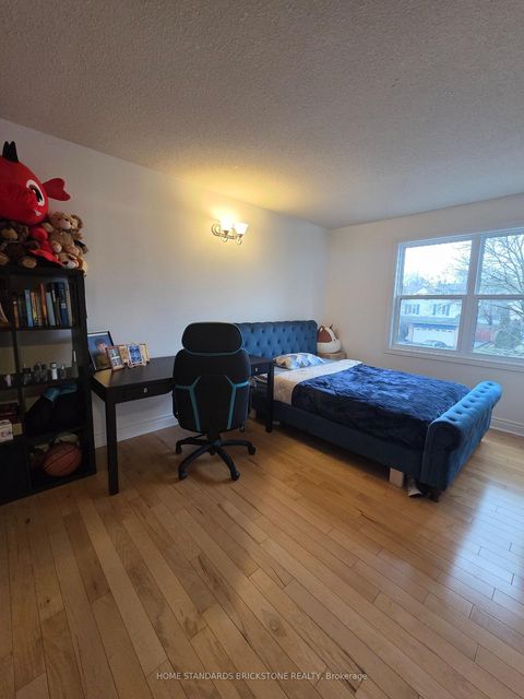 Photo 14 at 122 Lowe Boulevard, Leslie Valley, Newmarket