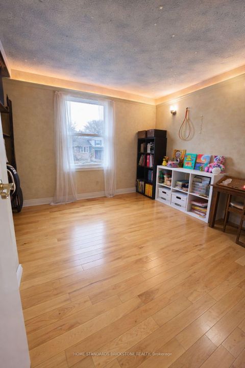 Photo 15 at 122 Lowe Boulevard, Leslie Valley, Newmarket