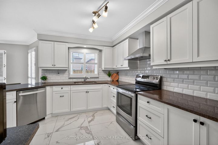 Photo 8 at 314 Leacock Avenue, RO River Oaks, Oakville