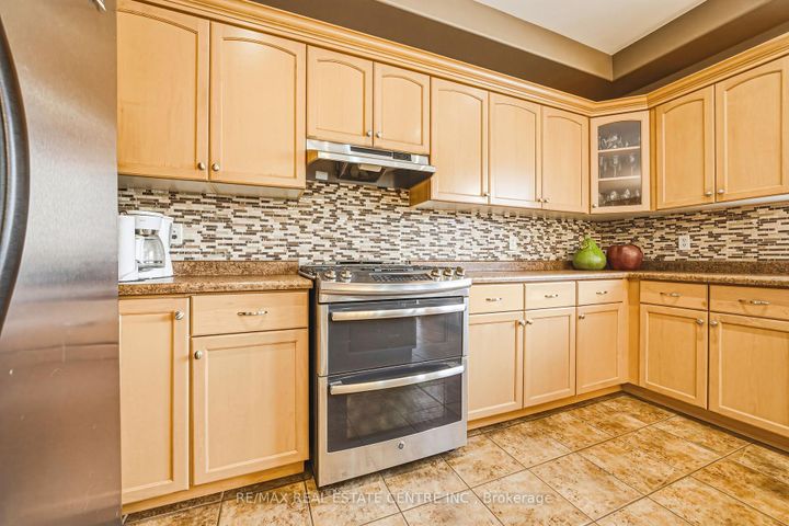 Photo 9 at 120 Valiant Circle, Binbrook, Hamilton