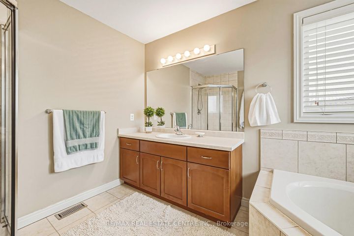 Photo 23 at 120 Valiant Circle, Binbrook, Hamilton