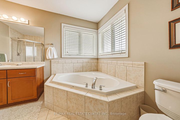 Photo 24 at 120 Valiant Circle, Binbrook, Hamilton