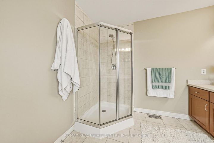 Photo 25 at 120 Valiant Circle, Binbrook, Hamilton