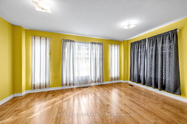 Photo 6 at 45 Dolphin Song Crescent, Wellington, Brampton