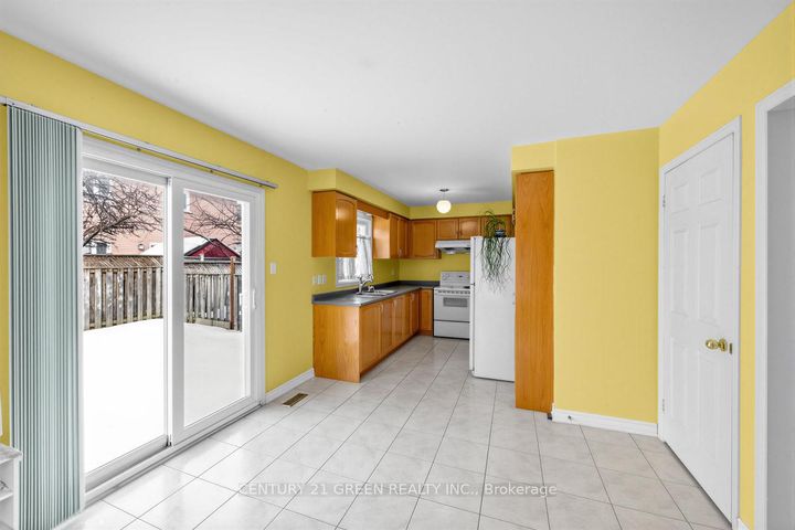 Photo 13 at 45 Dolphin Song Crescent, Wellington, Brampton