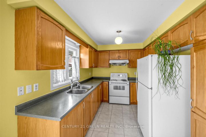 Photo 15 at 45 Dolphin Song Crescent, Wellington, Brampton