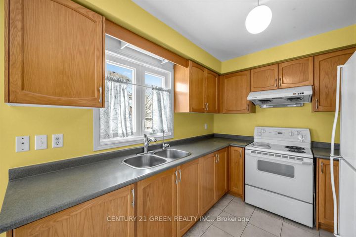 Photo 18 at 45 Dolphin Song Crescent, Wellington, Brampton