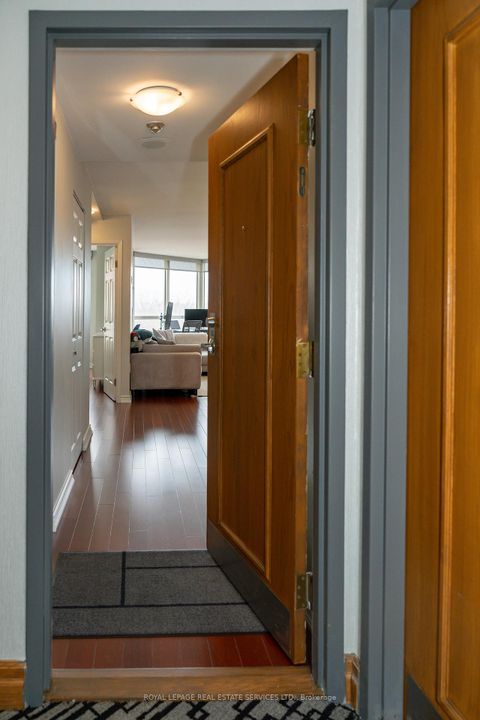 Photo 4 at 212 - 7 Concorde Place, Don Mills, Toronto