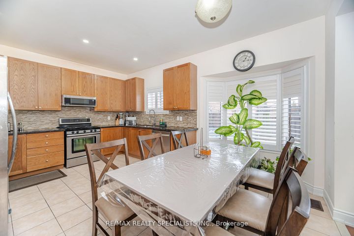 Photo 3 at 23 Personna Circle, Credit Valley, Brampton