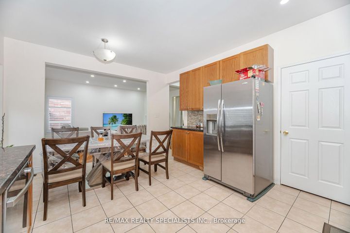 Photo 5 at 23 Personna Circle, Credit Valley, Brampton