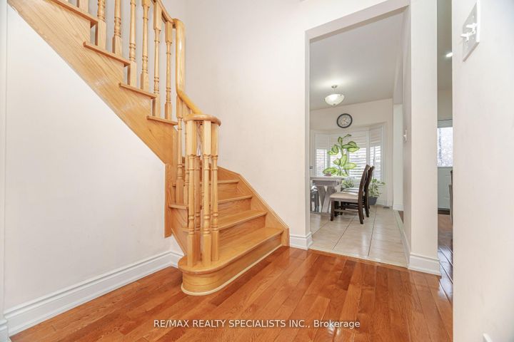 Photo 6 at 23 Personna Circle, Credit Valley, Brampton