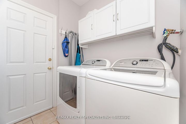 Photo 7 at 23 Personna Circle, Credit Valley, Brampton