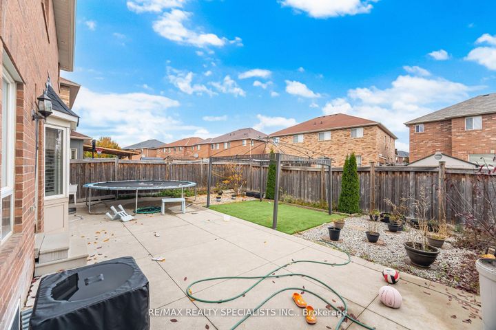 Photo 9 at 23 Personna Circle, Credit Valley, Brampton