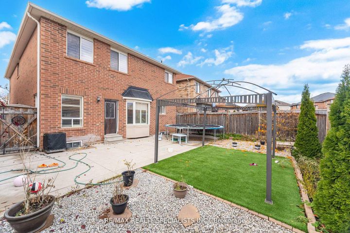 Photo 10 at 23 Personna Circle, Credit Valley, Brampton