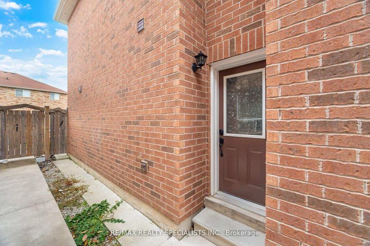 Photo 11 at 23 Personna Circle, Credit Valley, Brampton