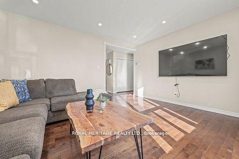 Photo 7 at 272 Phillip Murray Avenue N, Lakeview, Oshawa