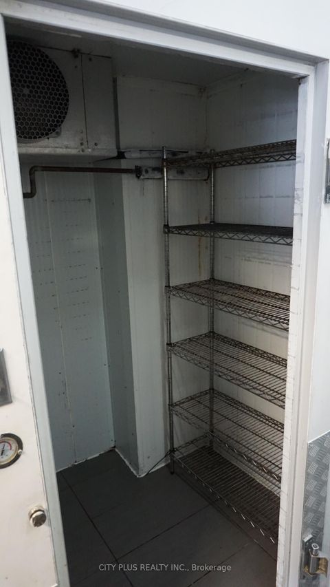 Photo 6 at 580 Bloor Street W, Annex, Toronto