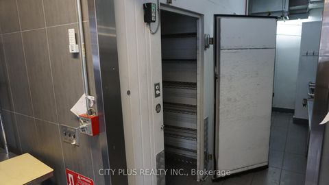 Photo 7 at 580 Bloor Street W, Annex, Toronto