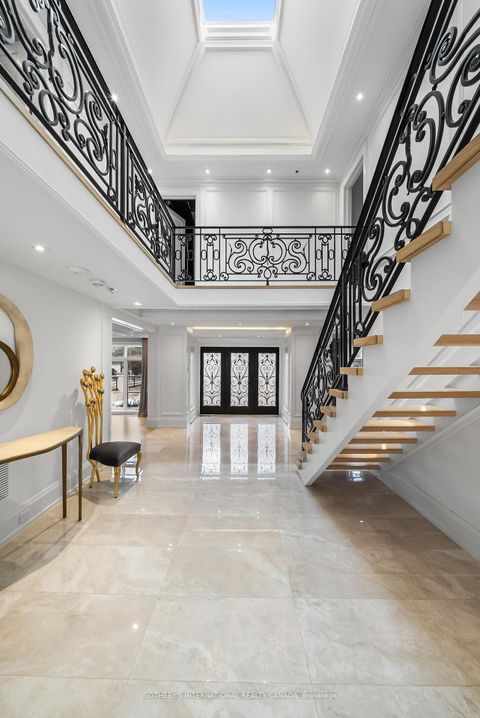 Photo 4 at 1347 Queen Victoria Avenue, Lorne Park, Mississauga