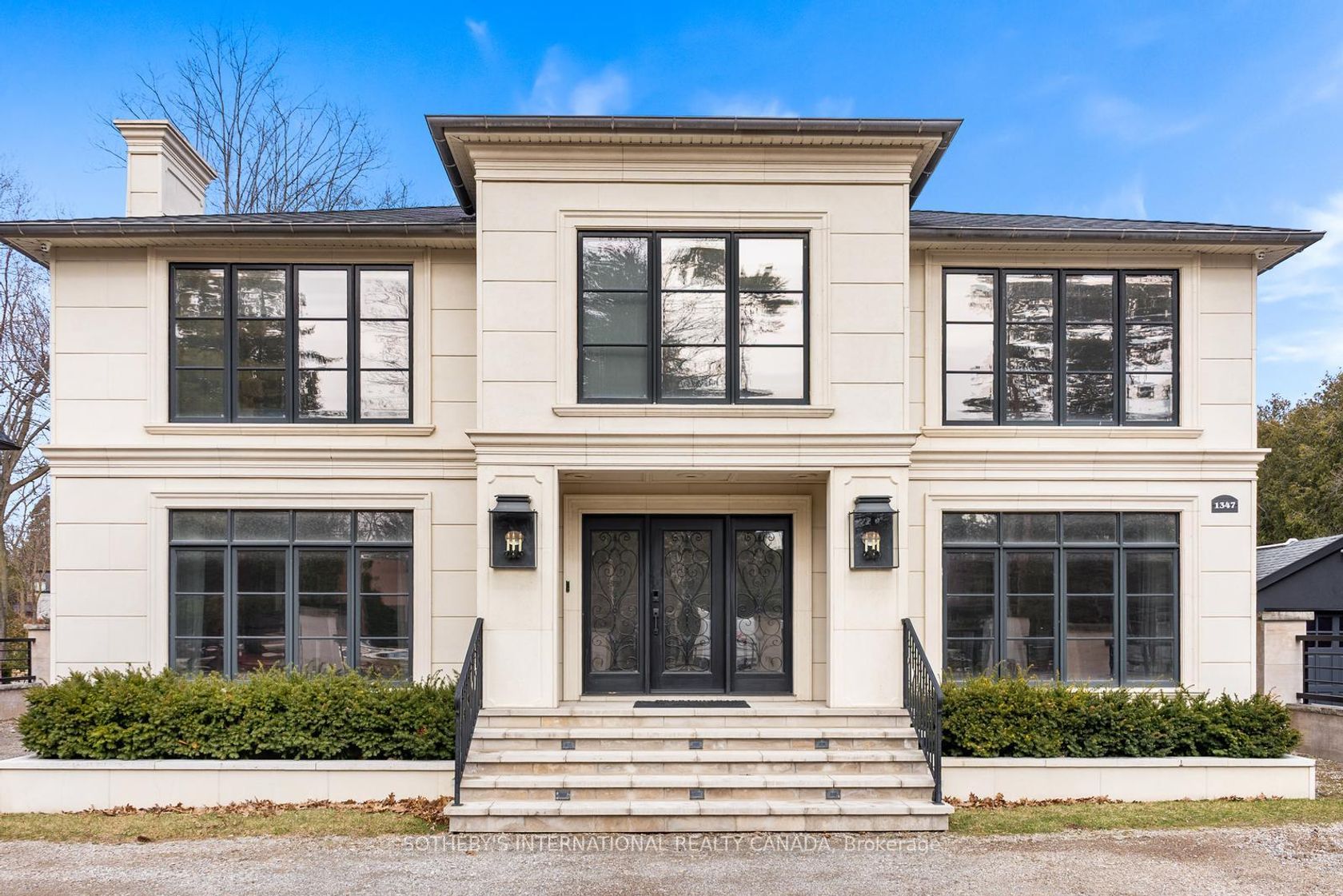 1347 Queen Victoria Avenue, Lorne Park, Mississauga photo number 2