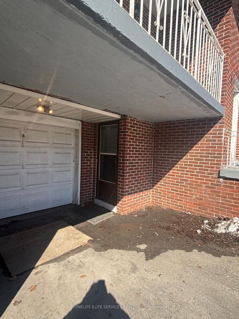 Photo 3 at 33 Robbinstone Drive, Malvern, Toronto