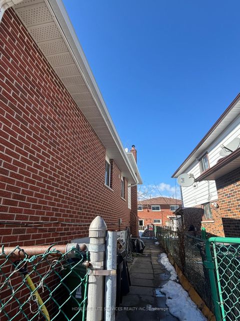 Photo 4 at 33 Robbinstone Drive, Malvern, Toronto