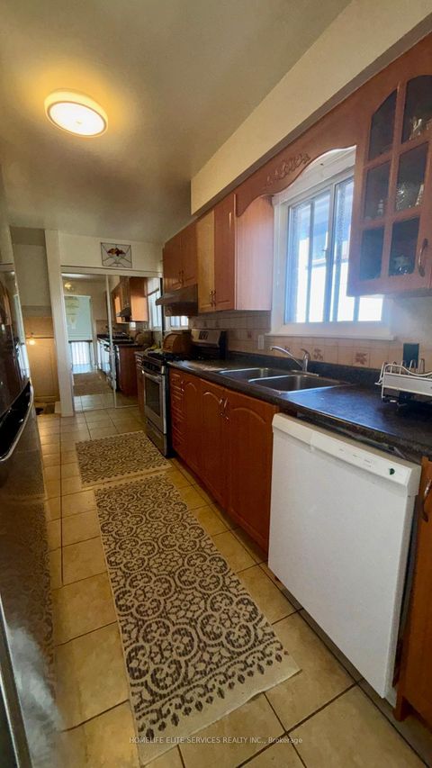 Photo 13 at 33 Robbinstone Drive, Malvern, Toronto