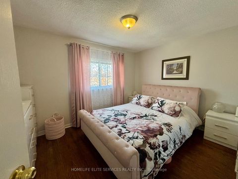 Photo 20 at 33 Robbinstone Drive, Malvern, Toronto