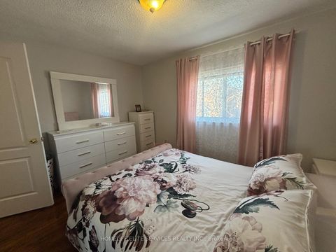 Photo 21 at 33 Robbinstone Drive, Malvern, Toronto