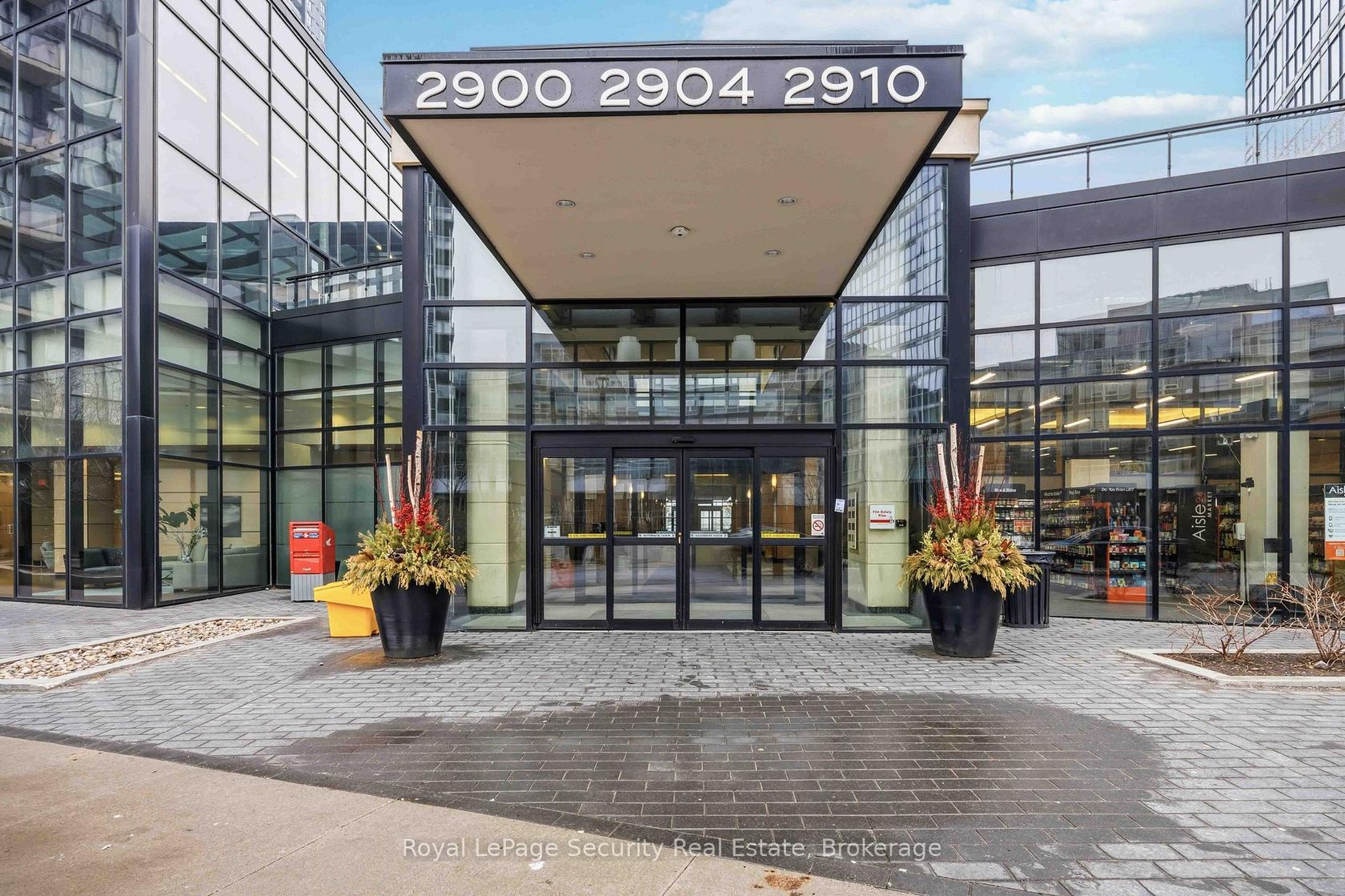 202 - 2900 Highway 7, Concord, Vaughan by Loree Meneguzzi Real Estate 202 - 2900 Highway 7, Concord, Vaughan