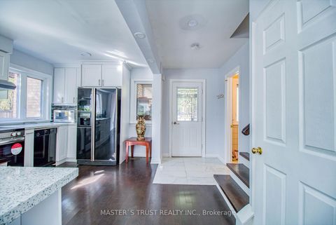 Photo 3 at 20 Valhalla Court, Aurora Village, Aurora