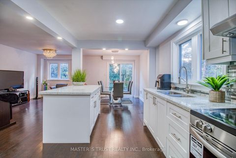 Photo 4 at 20 Valhalla Court, Aurora Village, Aurora