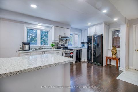 Photo 5 at 20 Valhalla Court, Aurora Village, Aurora