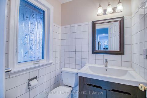 Photo 10 at 20 Valhalla Court, Aurora Village, Aurora