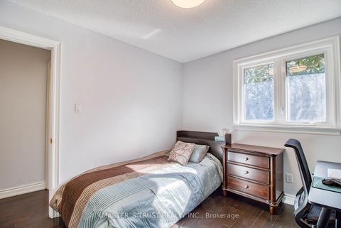 Photo 14 at 20 Valhalla Court, Aurora Village, Aurora