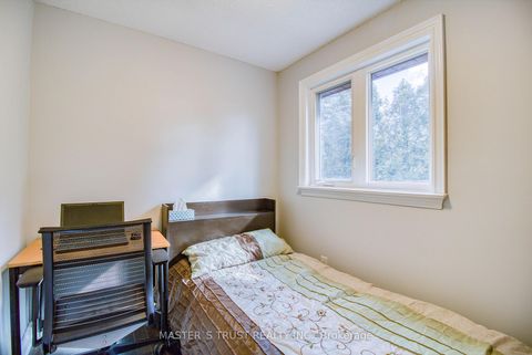 Photo 15 at 20 Valhalla Court, Aurora Village, Aurora