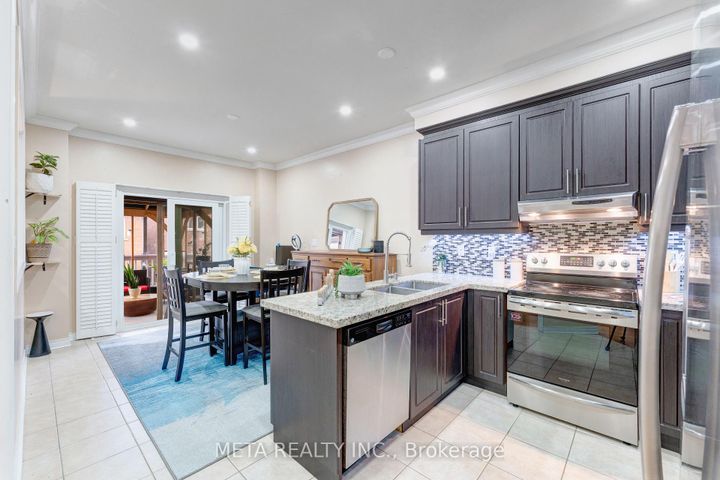 Photo 7 at 30 Krakow Street, Bram West, Brampton