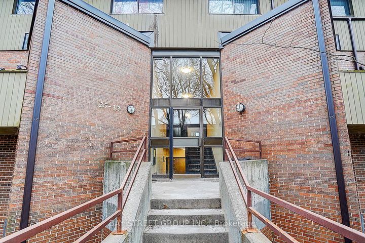 Photo 1 at 32 - 2035 South Millway Drive, Erin Mills, Mississauga