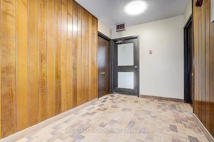 Photo 2 at 32 - 2035 South Millway Drive, Erin Mills, Mississauga