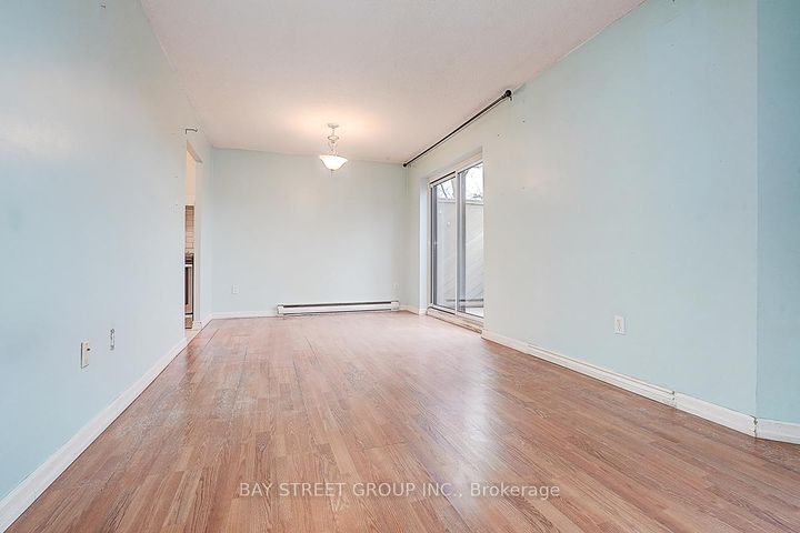 Photo 5 at 32 - 2035 South Millway Drive, Erin Mills, Mississauga