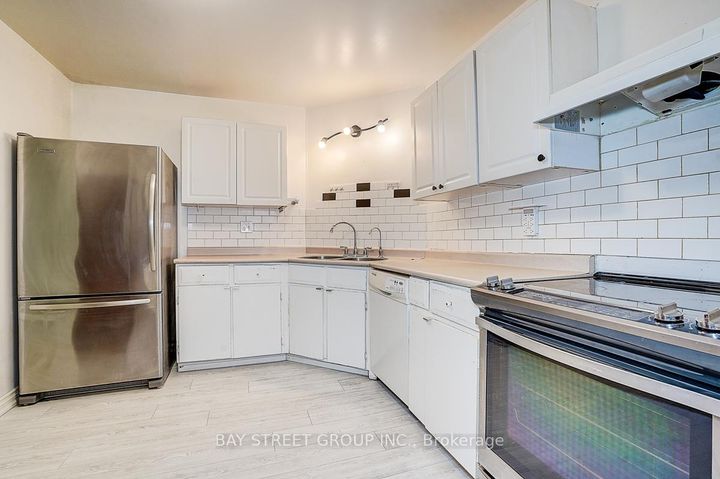 Photo 9 at 32 - 2035 South Millway Drive, Erin Mills, Mississauga