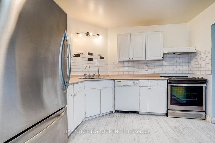 Photo 10 at 32 - 2035 South Millway Drive, Erin Mills, Mississauga