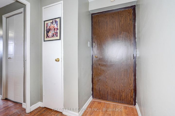 Photo 12 at 32 - 2035 South Millway Drive, Erin Mills, Mississauga